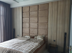 №52 Krowat we stena